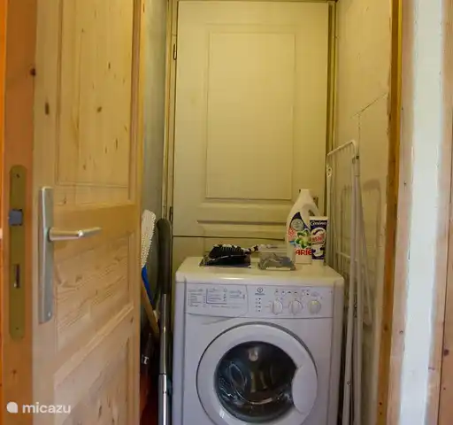 Een plaatsje voor de wasmachine en schoonmaakgerei